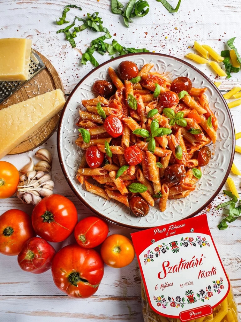 Penne cu rosii si busuioc