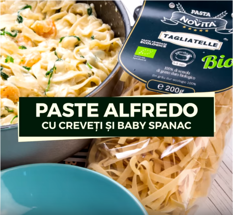 Paste Alfredo cu creveți și baby spanac